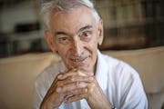 Sein Finanz- und Rechtswissen war während Jahrzehnten in Politik und Wirtschaft gefragt. Heute geniesst Georg Stucky (85) seinen Ruhestand in Baar. (Bild Pius Amrein)