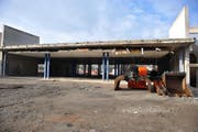Kein Abriss sondern eine Sanierung: Von der Kanti Sarnen stehen momentan nur noch einige tragende Teile. (Bild Corinne Glanzmann/Neue OZ)