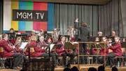 Die Musikgesellschaft Menzingen lieferte eine tolle Show, inklusive «Fernseher» (vorne links). (Bild: Christian H. Hildebrand (18. März 2018))