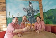 Die Gastronomen Saemi Honegger, Philipp Hüsler und Simon Märki (von links) im «Rütli». Bild: Corinne Glanzmann (Luzern, 23. September 2016)