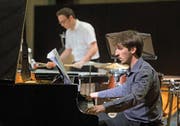 Pianist Eugène Carmona bearbeitete sein Instrument auch mal wie eine Computertastatur. (Bild: Corinne Glanzmann)
