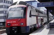Die betriebseinstellung der S24 zwischen Zug und Horgen wird heftig kritisiert. (Bild Werner Schelbert)