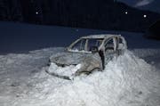 Das Auto des 80-Jährigen brannte komplett aus. (Bild: PD)