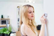 Soll den Onlineshop- und Ladenbesuch überflüssig machen: der Bestellknopf von Brack. Bild: PD