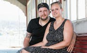 Fabienne Willi und Alain Strüby heiraten heute. Hier sind sie im Bootshaus beim Hotel Seeburg zu sehen. (Bild: Isabelle Jost (6. Juli 2017))