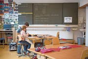 Der Lehrplan 21 orientiert sich an Kompetenzen. Unser Bild zeigt eine Archivaufnahme der Schule Finstersee. (Bild: Maria Schmid (4. Mai 2016))