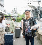Peter Kagelmacher (62) verkauft die «Gasseziitig» regelmässig. (Bild: Roger Grütter (Luzern, 4. September 2017))