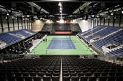 Das Tennisstadion in der Messe Allmend Luzern ist bereit. (Bild Manuela Jans-Koch)