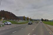 Der Unfall ereignete sich auf der Luzernerstrasse in Wikon, unmittelbar nach der Verzweigung Feldstrasse. (Bild: Google Maps)