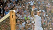 Zufrieden und ohne Satzverlust im Halbfinal: Roger Federer nach seinem Triumph gegen Milos Raonic. (Bild: Oliver Will/EPA (Wimbledon, 12. Juli 2017))