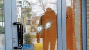 Mit einer 9-Millimeter-Pistole schoss ein Rechtsextremist aus einem Auto heraus wahllos auf Afrikaner. (Bild: AFP (Macerata, 3. Februar 2018))