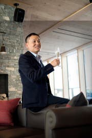 Der chinesische Investor Yunfeng Gao bei der Eröffnung der Frutt Lodge im Dezember 2015. (Bild Dominik Wunderli)