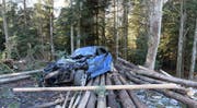 Die Unfallstelle zwischen Entlebuch und Finsterwald. (Bild: Luzerner Polizei (Entlebuch, 22. November 2017))