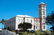 Hier wird über das Schicksal der Salle Modulable entschieden: Gerichtsgebäude in Hamilton, der Hauptstadt von Bermuda. (Bild: Jon Dawson)