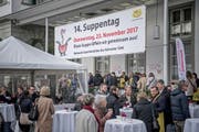 Nationaler Suppentag vor dem Hotel Schweizerhof in Luzern. Das Bild entstand am Donnerstag, 23. November 2017. Bild: (Pius Amrein / LZ) Suppentag, Suppe, Schweizer Tafel, Solidarität, Spende (Bild: Pius Amrein (Luzern, 23. November 2017))