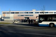Die neue Buslinie führt auch beim Südpol vorbei. (Bild: Philipp Schmidli / Neue LZ)