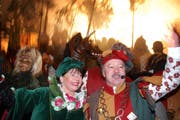 Rolf und Doris Villiger, das Zunftmeisterpaar, an der Eröffnung der Willisauer Fasnacht. (Bild Adrian Stähli/Neue LZ)