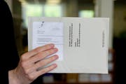 Die Handhabe betreffend die Frankierung der Wahl- und Abstimmungscouverts variiert in den Zentralschweizer Kantonen. (Bild: Corinne Glanzmann / Neue NZ)