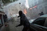 Immer wieder lieferten sich Chaoten in den vergangenen Tagen in Hamburg wüste Strassenschlachten mit der Polizei. (Bild: Christian Minelli/Getty (Hamburg, 7. Juli 2017))