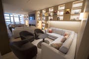 Eine Lounge im 8. Stockwerk des neuen Waldhotel. (Bild: Keystone (14. Dezember 2017))