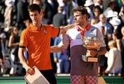 7. Juni 2015 in Paris: Novak Djokovic (links) war nach der Finalniederlage gegen den Schweizer Stan Wawrinka «am Boden zerstört», wie sein Trainer Boris Becker erzählt. (Bild: Getty/Dan Istitene)