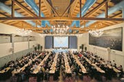 Impressionen aus der Gemeindeversammlung Sempach in der Festhalle. Das Bild entstand am Dienstag, 30. November 2016. (Bild Pius Amrein / Luzerner Zeitung) Gemeindeversammlung, Umzonung, Einzonung (Bild: Pius Amrein (Sempach, 30. November 2016))