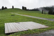 Der alte Schlepplift ist bereits abmontiert, zum Saisonstart soll der neue bereit sein. Einen Bügellift wie früher wird es nicht mehr geben. (Bilder Stefan Kaiser, PD)