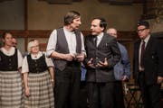 Szene aus dem Theater «Willkomme z'Hinterwald» des Jodlerchörli Lehn in Escholzmatt. (Bild: Manuela Jans- Koch)