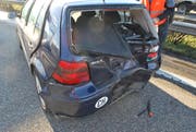 Eines der beim Unfall in Inwil beschädigten Autos.