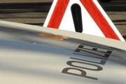 Der Lieferwagenfahrer machte einen Schikanestopp und flüchtete von der Unfallstelle. (Symbolbild) (Bild: Adrian Venetz / Neue OZ)