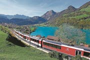 Ein Zug der Zentralbahn beim Lungerersee. (Bild: PD)