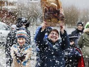 Die Fasnacht ist ja gemeinhin dazu da, den Winter zu vertreiben. Weil der in unseren Breiten höchstens temperaturmässig zu spüren ist, muss sich der Fasnächtler anderes einfallen lassen.