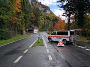 Beim Wolfssprung in Brunnen ist die Axenstrasse gesperrt. (Bild: Geri Holdener / Bote der Urschweiz)