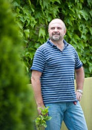 Erhard Bauhofer (56) aus Reiden leidet an multipler Sklerose. 2002 wurde die Krankheit bei ihm diagnostiziert. (Bild Boris Bürgisser)