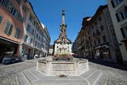 Müssen saniert werden: der Weinmarktbrunnen (Bild: Dominik Wunderli)