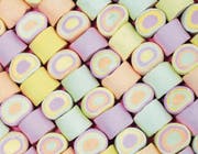 Kinder lieben buntes Essen. Die Lebensmittelindustrie weiss sich das zu Nutze zu machen und hilft etwa bei Marshmallows mit viel Farbstoffen nach. (Bild: Kelly Bowden/Getty)