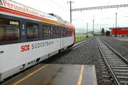 Zug der SOB beim Bahnhof Rothenthurm. (Bild: Bert Schnüringer/Neue SZ)