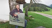 Martin Fuchs steht vor dem Buschenchappeli und freut sich auf das Bärgfäscht. (Bild: Christian H. Hildebrand (Walchwil, 10. August 2017))