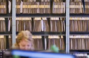 Symbolbild: Bürokratie im Steuerbüro. (Bild: Keystone)