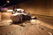 Der Personenwagen erlitt durch den Unfall einen Totalschaden. (Bild: Kantonspolizei Obwalden)
