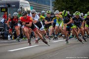 Grosse Rollen und grosse Ambitionen: Die Herren skaten in der Wettkampf-Kategorie um die schnellste Zeit. (Bild: Frank Depping / Swiss Skate Tour (12. August 2017))