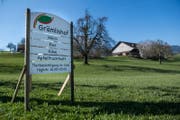 Der Quartierverein Felmis hat eine Petition für den Erhalt des Hofs der Gemeinde übergeben. (Bild: Boris Bürgisser (Horw, 17. März 2017))