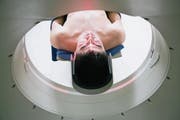 Günstiger werde die Gesundheitsversorgung nicht, glaubt Margrit Kessler. Im Bild ist eine MRI-Untersuchung zu sehen. (Bild: Getty)