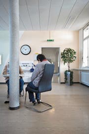 Zuweilen werden Personen in eine Klinik eingeliefert, weil Notfallärzte mit den regionalen Angeboten zu wenig vertraut sind. (Symbolbild: Gaëtan Bally/Keystone)