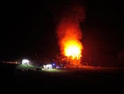 Das Haus in Schachen steht in Vollbrand. (Bild: Leserbild: Markus Schranz)
