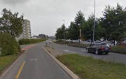 Hier auf der Baselstrasse in Sursee Fahrtrichtung Nottwil ereignete sich der Unfall. (Bild: Google Maps)