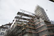 Impressionen vom Baugerüst rund um die zu renovierende Peterskapelle am Kapellplatz. (Bild: Manuela Jans-Koch (Luzern, 19.01.2018))