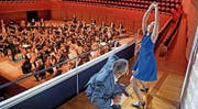 Das Zentralschweizer Jugendsinfonieorchester bot im KKL «erwachsene Qualität» und auch etwas fürs Auge. (Bild: Corinne Glanzmann (18. September 2016))