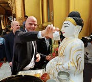 Fifa-Chef Gianni Infantino auf Reisen: hier vor zehn Tagen in Burma. (Bild: Lynn Bo Bo (Rangun, 17. Februar 2017))