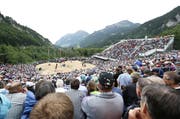 Die Innerschweizer Anhänger unter den 6000 Zuschauern in der Brünig-Arena hofften auf einen Innerschweizer Sieg. (Bild: Manuela Jans / Neue LZ)
